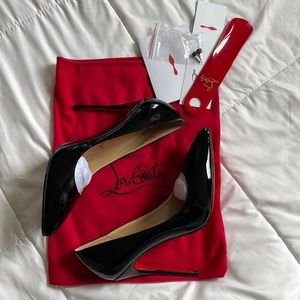 So Kate Pointed Toe Pump
CHRISTIAN LOUBOUTIN